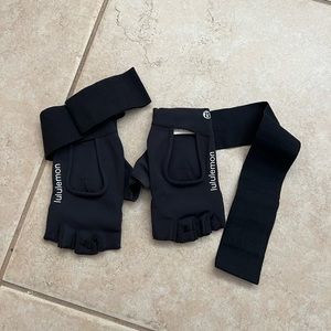 Lululemon Push the Limit Training Gloves